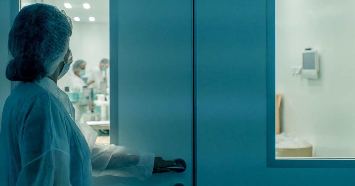 Cleanroom Airlock Design: Types, Pressure & GMP Rules